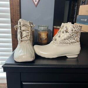 Women’s sperry boots